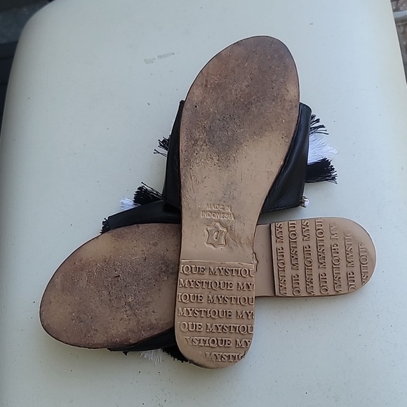 Mystique Women's Shoes Sz 7 Black Flat Leather Sandal Fringe White Swarovski - Picture 8 of 9